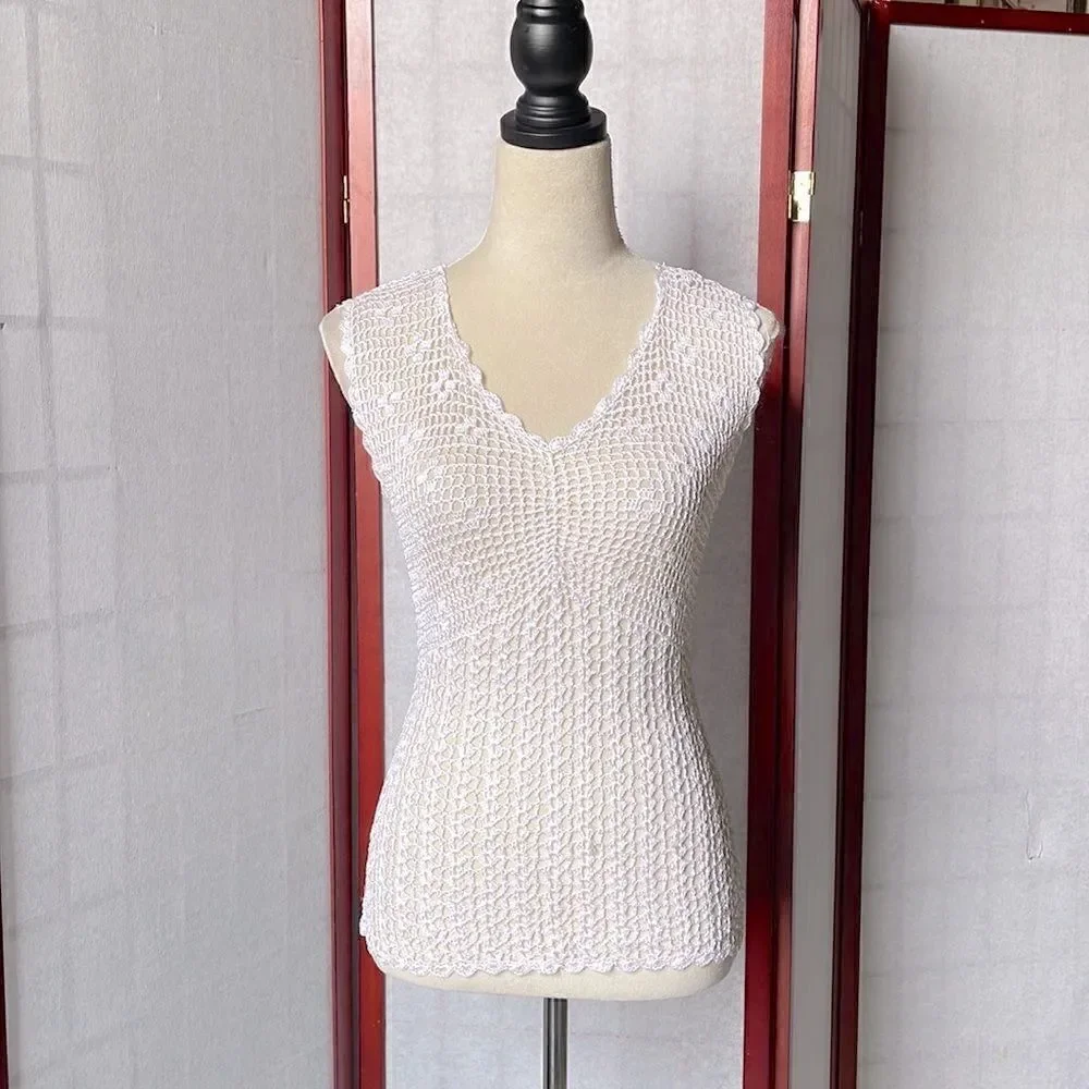 Bette Paige White Sheer Macrame Knit V-Neck Sheer Sleeveless Top (Size: Small)